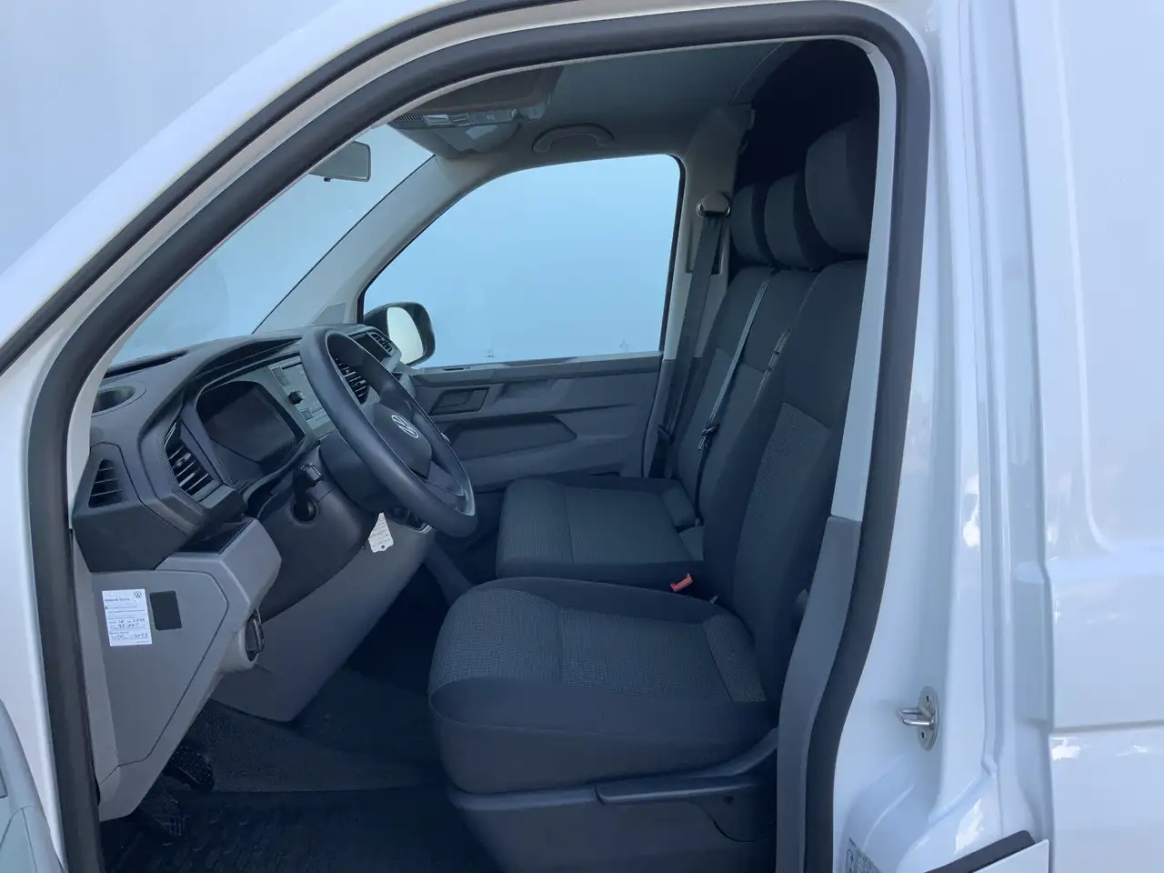 Volkswagen T6.1 Transporter 2.0 TDI L1H1 26 Economy Business - 패널 밴 : 사진 4 Volkswagen T6.1 Transporter 2.0 TDI L1H1 26 Economy Business - 패널 밴 : 사진 4