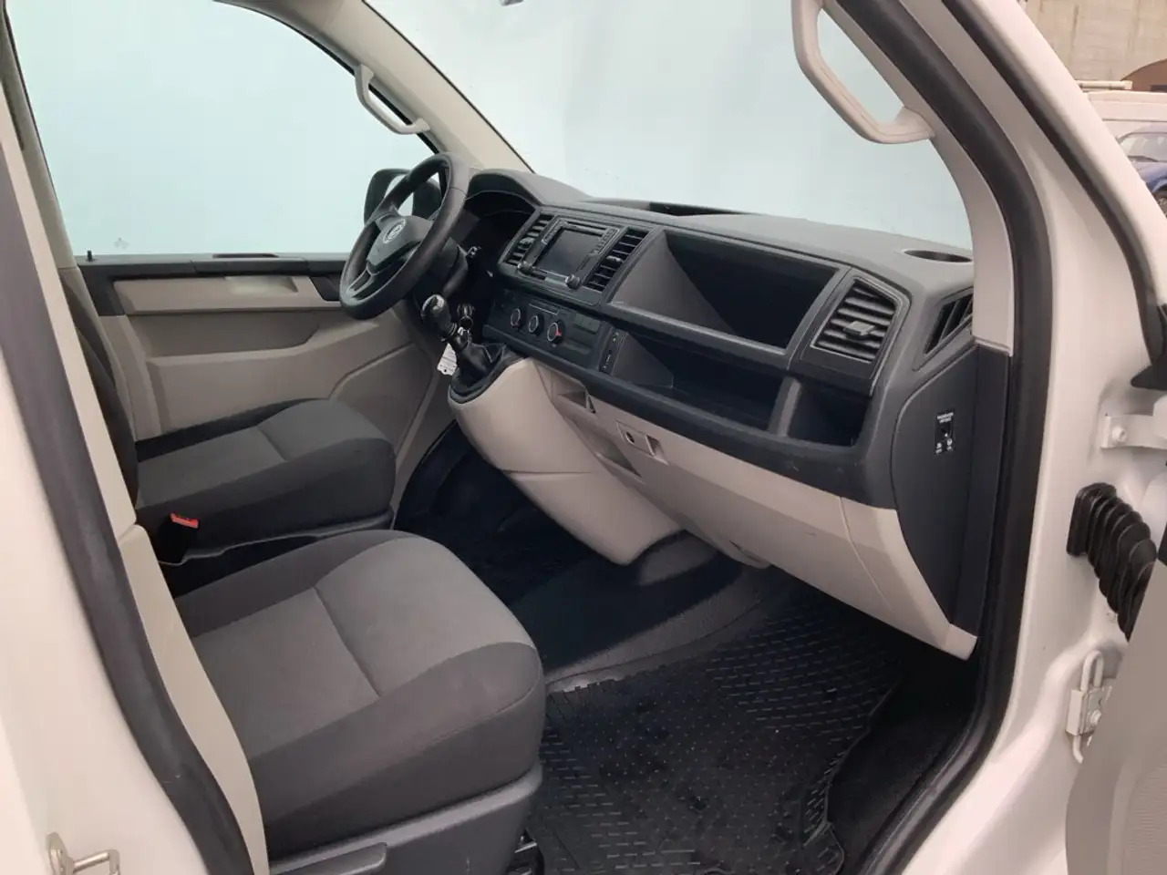 Volkswagen T6 Transporter 2.0 TDI L1H1 Comfortline Airco Navi Trekhaak 2200 - 패널 밴 : 사진 5 Volkswagen T6 Transporter 2.0 TDI L1H1 Comfortline Airco Navi Trekhaak 2200 - 패널 밴 : 사진 5