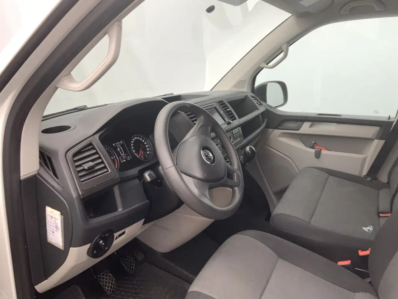 Volkswagen T6 Transporter 2.0 TDI L2H1 Airco Navi 3 Zits Alu Velg Euro 6 - 패널 밴 : 사진 5 Volkswagen T6 Transporter 2.0 TDI L2H1 Airco Navi 3 Zits Alu Velg Euro 6 - 패널 밴 : 사진 5