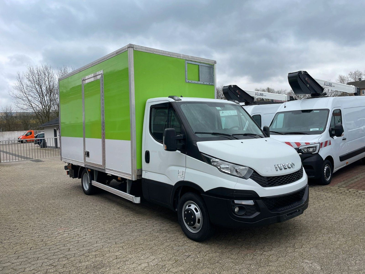 Iveco Daily 35C15 Koffer 4.2m Ladebordwand - 박스 밴 : 사진 2 Iveco Daily 35C15 Koffer 4.2m Ladebordwand - 박스 밴 : 사진 2