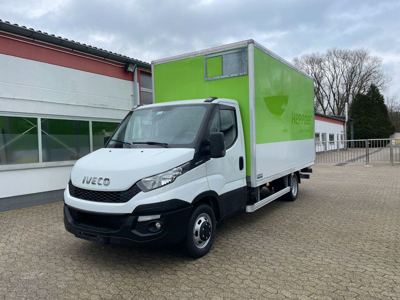 Iveco Daily 35C15 Koffer 4.2m Ladebordwand - 박스 밴 : 사진 1 Iveco Daily 35C15 Koffer 4.2m Ladebordwand - 박스 밴 : 사진 1
