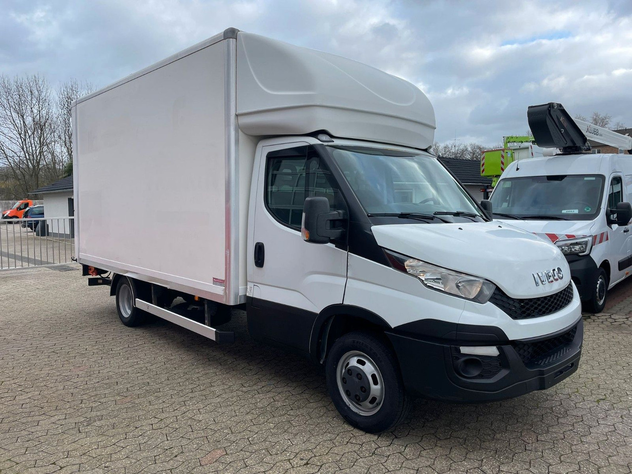 Iveco Daily Koffer 4.2m Ladebordwand Dhollandia Klima - 박스 밴 : 사진 3 Iveco Daily Koffer 4.2m Ladebordwand Dhollandia Klima - 박스 밴 : 사진 3