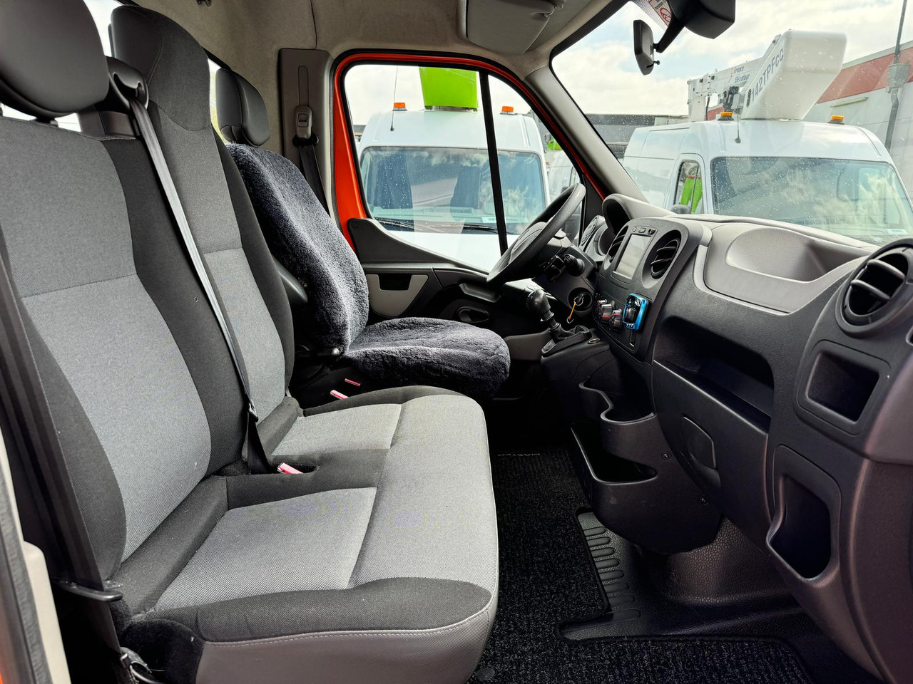 자동 운반 장치 트럭 Renault Master Autotransporter : 사진 18 자동 운반 장치 트럭 Renault Master Autotransporter : 사진 18