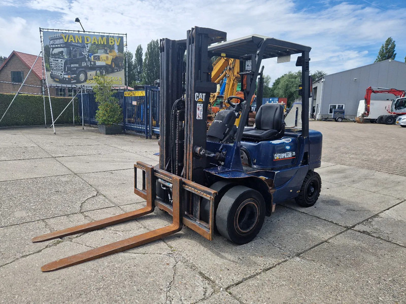 Caterpillar DP25K met breed vorkenbord - 디젤 지게차 : 사진 1 Caterpillar DP25K met breed vorkenbord - 디젤 지게차 : 사진 1