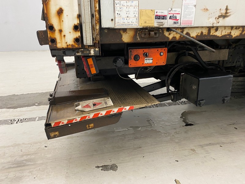 Mercedes-Benz Axor 1824 - 커튼사이더 트럭 : 사진 5 Mercedes-Benz Axor 1824 - 커튼사이더 트럭 : 사진 5