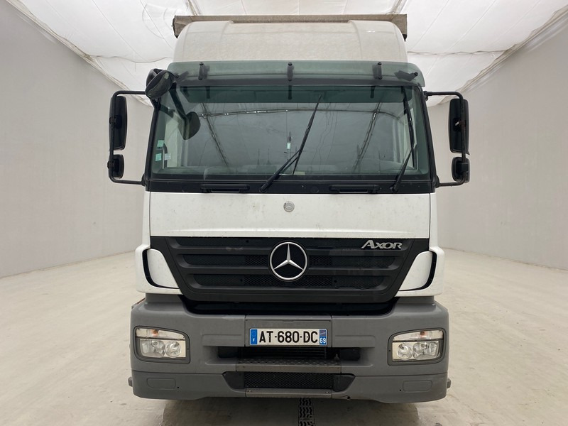 Mercedes-Benz Axor 1824 - 커튼사이더 트럭 : 사진 2 Mercedes-Benz Axor 1824 - 커튼사이더 트럭 : 사진 2