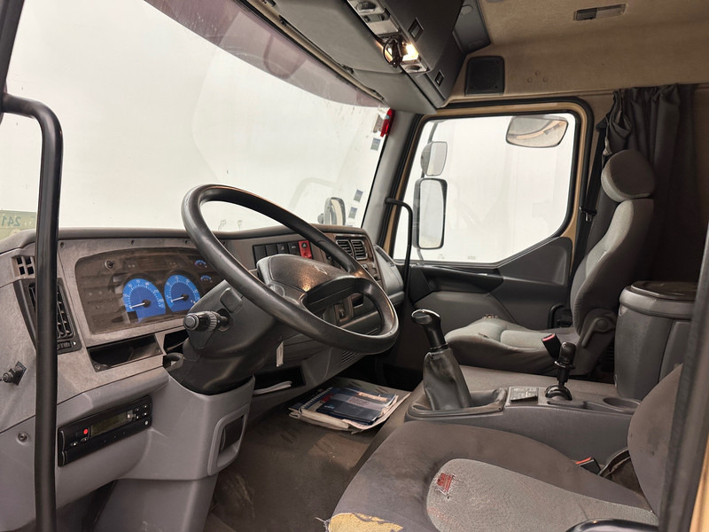 Interior photo 1: 박스 트럭 Renault Midlum 270 Interior photo 1: 박스 트럭 Renault Midlum 270