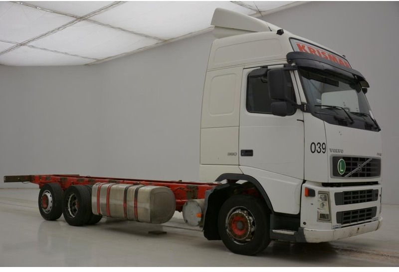 Volvo FH12.380 - 6x2 Globetrotter* - 캡 새시 트럭 : 사진 2 Volvo FH12.380 - 6x2 Globetrotter* - 캡 새시 트럭 : 사진 2