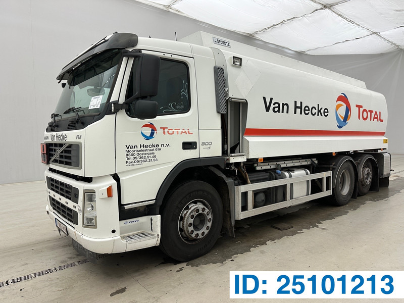 Volvo FM 300 - 6x2 - 유조트럭 : 사진 1 Volvo FM 300 - 6x2 - 유조트럭 : 사진 1