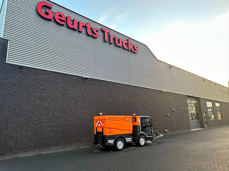 Bucher CITYCAT V20 - 거리 청소 차량 : 사진 5 Bucher CITYCAT V20 - 거리 청소 차량 : 사진 5