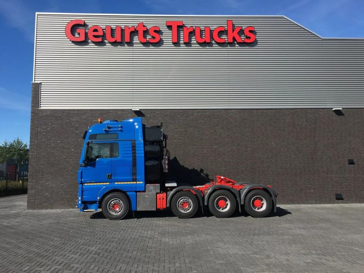 MAN TGX 41.680 V8 8X4 HEAVY DUTY TRACTOR 250 TONS - 트랙터 유닛 : 사진 1 MAN TGX 41.680 V8 8X4 HEAVY DUTY TRACTOR 250 TONS - 트랙터 유닛 : 사진 1