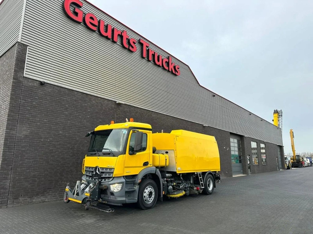 Mercedes-Benz Arocs 1824 4X2 BEAM A9000 SWEEPING TRUCK/ KEHRMA - 거리 청소 차량 : 사진 2 Mercedes-Benz Arocs 1824 4X2 BEAM A9000 SWEEPING TRUCK/ KEHRMA - 거리 청소 차량 : 사진 2
