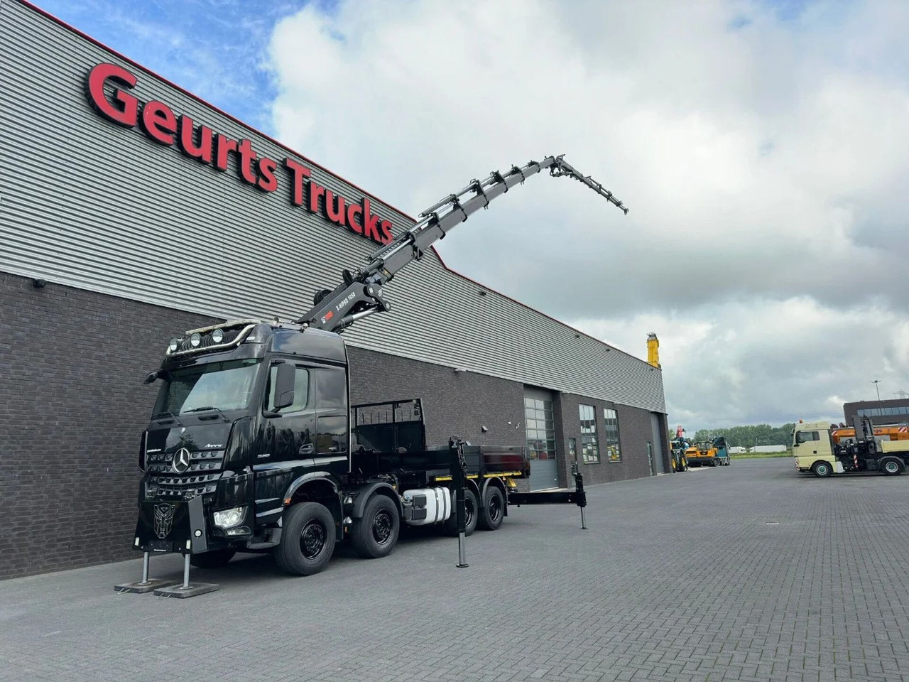 Mercedes-Benz Arocs 3251 8X4 + HIAB 1058 E-8 + JIB 150X-6 JDC - 크레인 트럭 : 사진 2 Mercedes-Benz Arocs 3251 8X4 + HIAB 1058 E-8 + JIB 150X-6 JDC - 크레인 트럭 : 사진 2