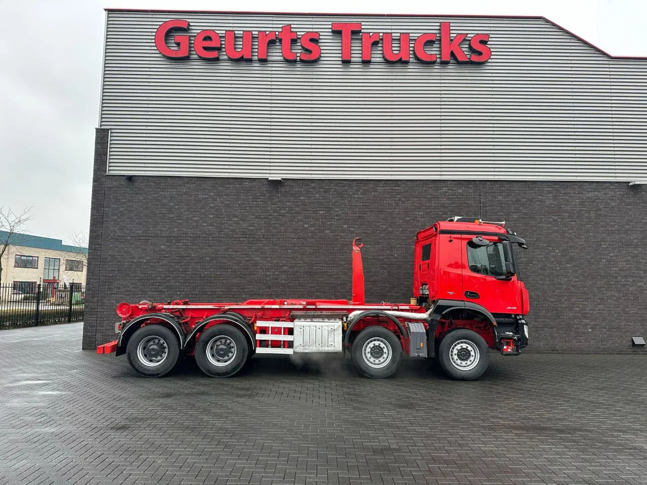Mercedes-Benz Arocs 8X4 VDL S-30-6600 HAAKARMSYSTEEM/ABROLLKIP - 후크 리프트 트럭 : 사진 4 Mercedes-Benz Arocs 8X4 VDL S-30-6600 HAAKARMSYSTEEM/ABROLLKIP - 후크 리프트 트럭 : 사진 4