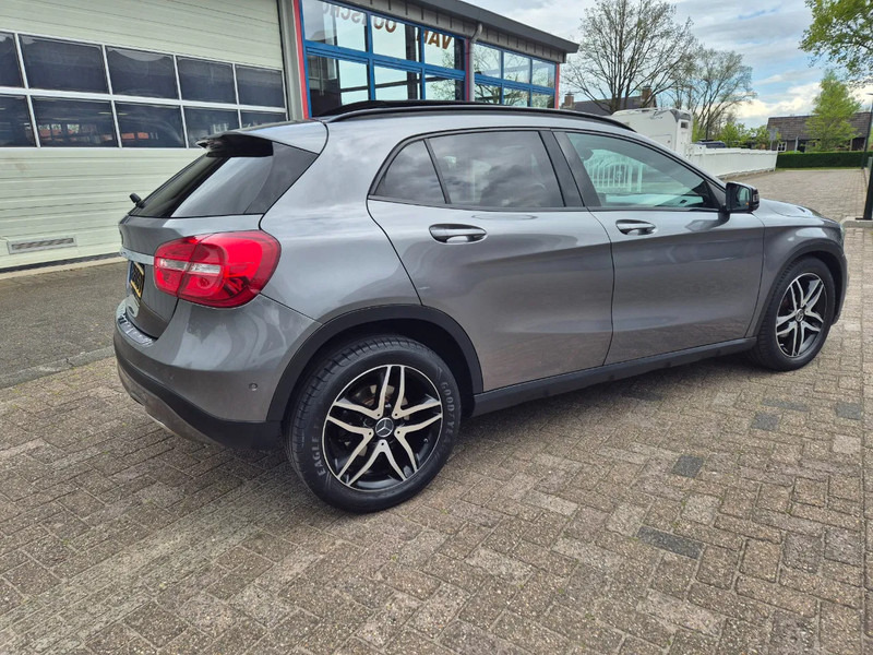 Mercedes-Benz GLA 200 Automaat. AMG. Edition 1 - 세단 : 사진 2 Mercedes-Benz GLA 200 Automaat. AMG. Edition 1 - 세단 : 사진 2