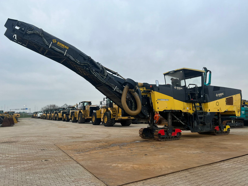 Bomag BM2000/75 Cold Planer - 아스팔트 기계 : 사진 4 Bomag BM2000/75 Cold Planer - 아스팔트 기계 : 사진 4