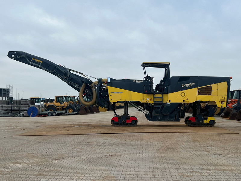 Bomag BM2000/75 Cold Planer - 아스팔트 기계 : 사진 2 Bomag BM2000/75 Cold Planer - 아스팔트 기계 : 사진 2