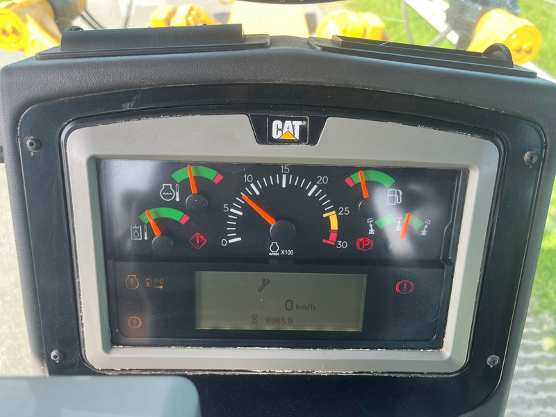 그레이더 Caterpillar 140GC - Push block / Ripper / New Tires : 사진 19