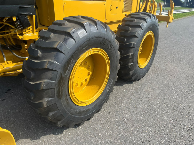 그레이더 Caterpillar 140GC - Push block / Ripper / New Tires : 사진 11