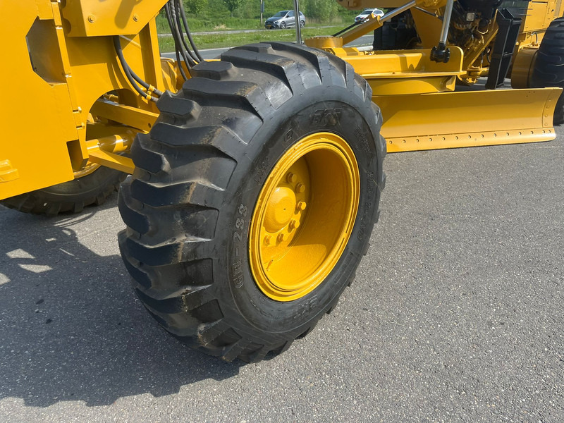 그레이더 Caterpillar 140GC - Push block / Ripper / New Tires : 사진 14