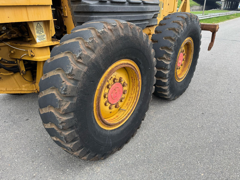 그레이더 Caterpillar 140H : 사진 10