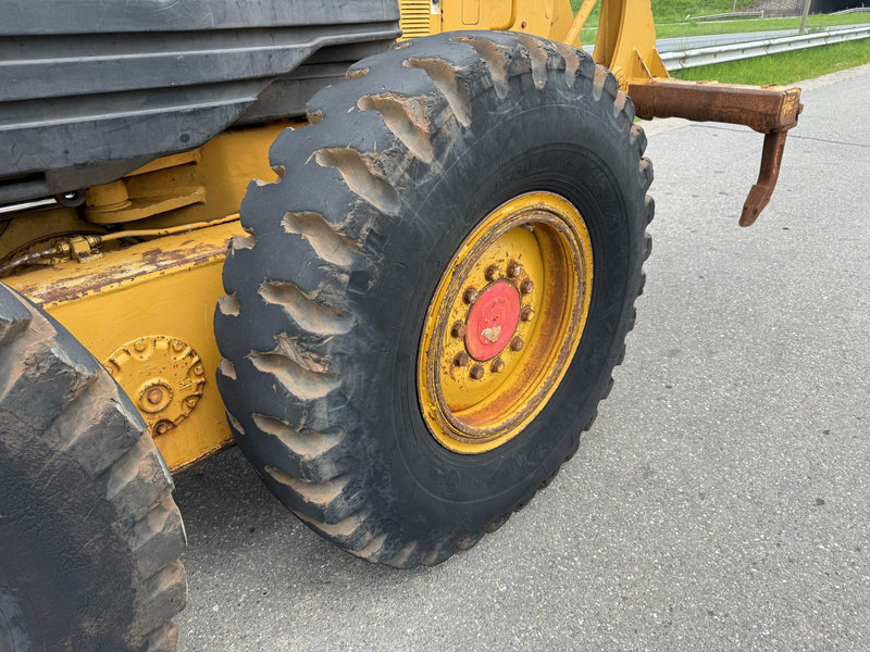 그레이더 Caterpillar 140H : 사진 11