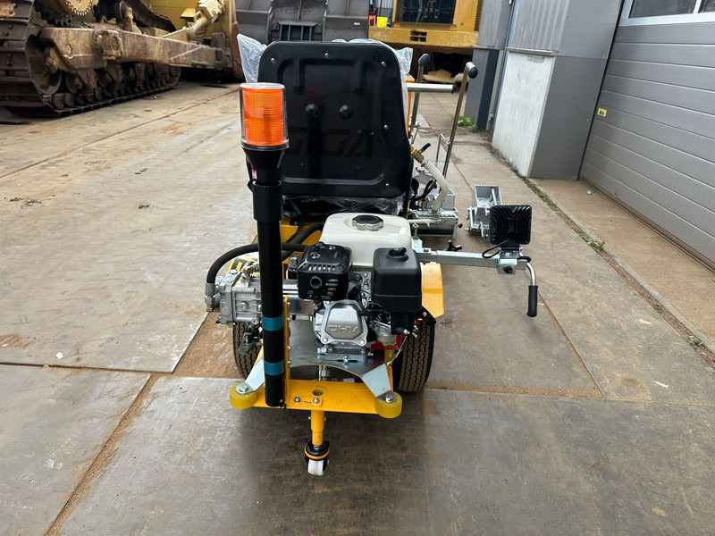 Giga power 860 Road Marking Machine - 아스팔트 기계 : 사진 3 Giga power 860 Road Marking Machine - 아스팔트 기계 : 사진 3