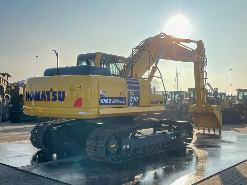 Komatsu PC210LC-10MO - 크롤러 굴삭기 : 사진 5 Komatsu PC210LC-10MO - 크롤러 굴삭기 : 사진 5