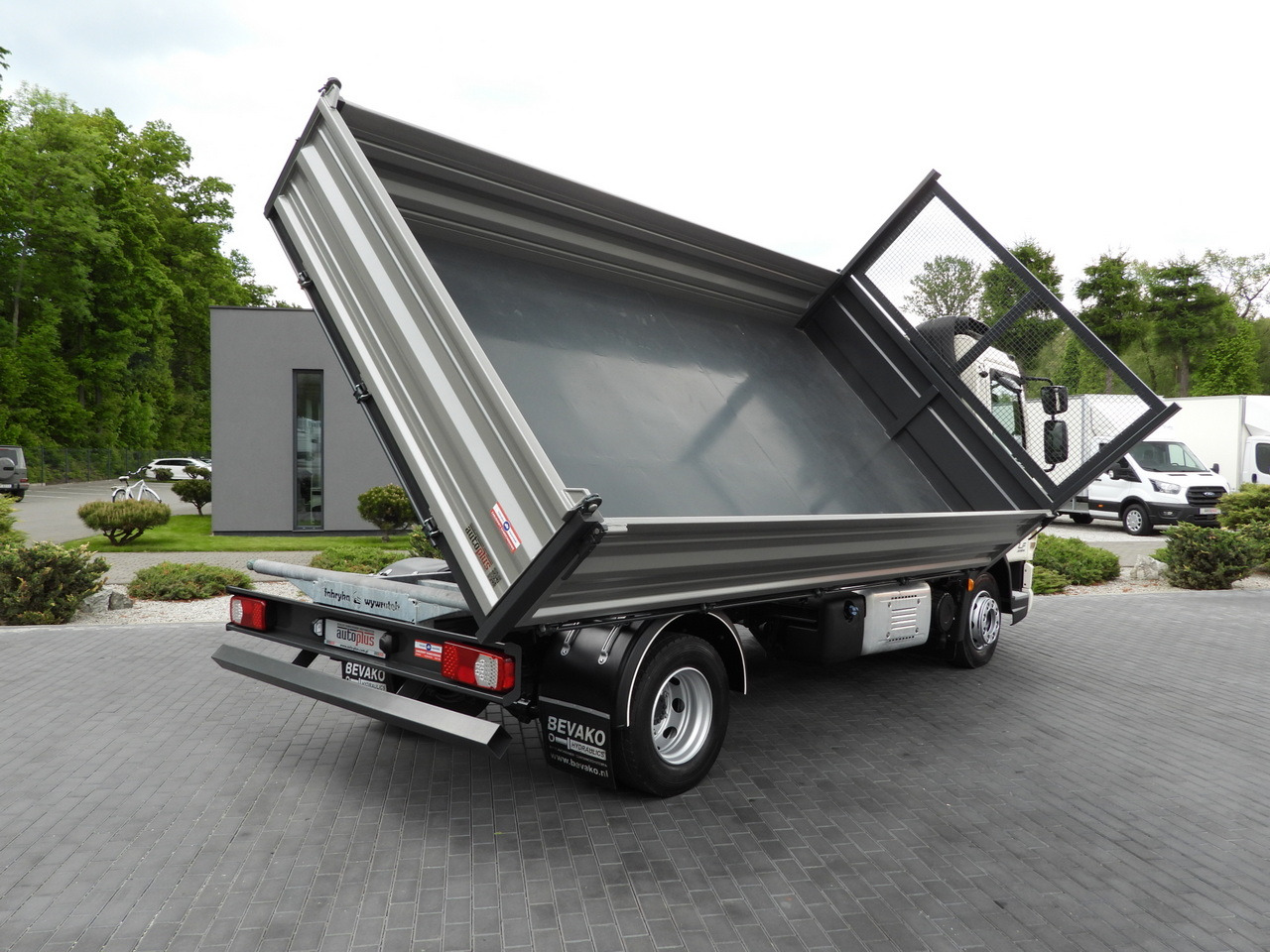 DAF LF 180 THREE-WAY TIPPER CRUISE CONTROL LED LIGHTS AUTOMATIC TRANSMISSION TWIN WHEELS AIR CONDITIONING 180HP - 덤프트럭 : 사진 3 DAF LF 180 THREE-WAY TIPPER CRUISE CONTROL LED LIGHTS AUTOMATIC TRANSMISSION TWIN WHEELS AIR CONDITIONING 180HP - 덤프트럭 : 사진 3