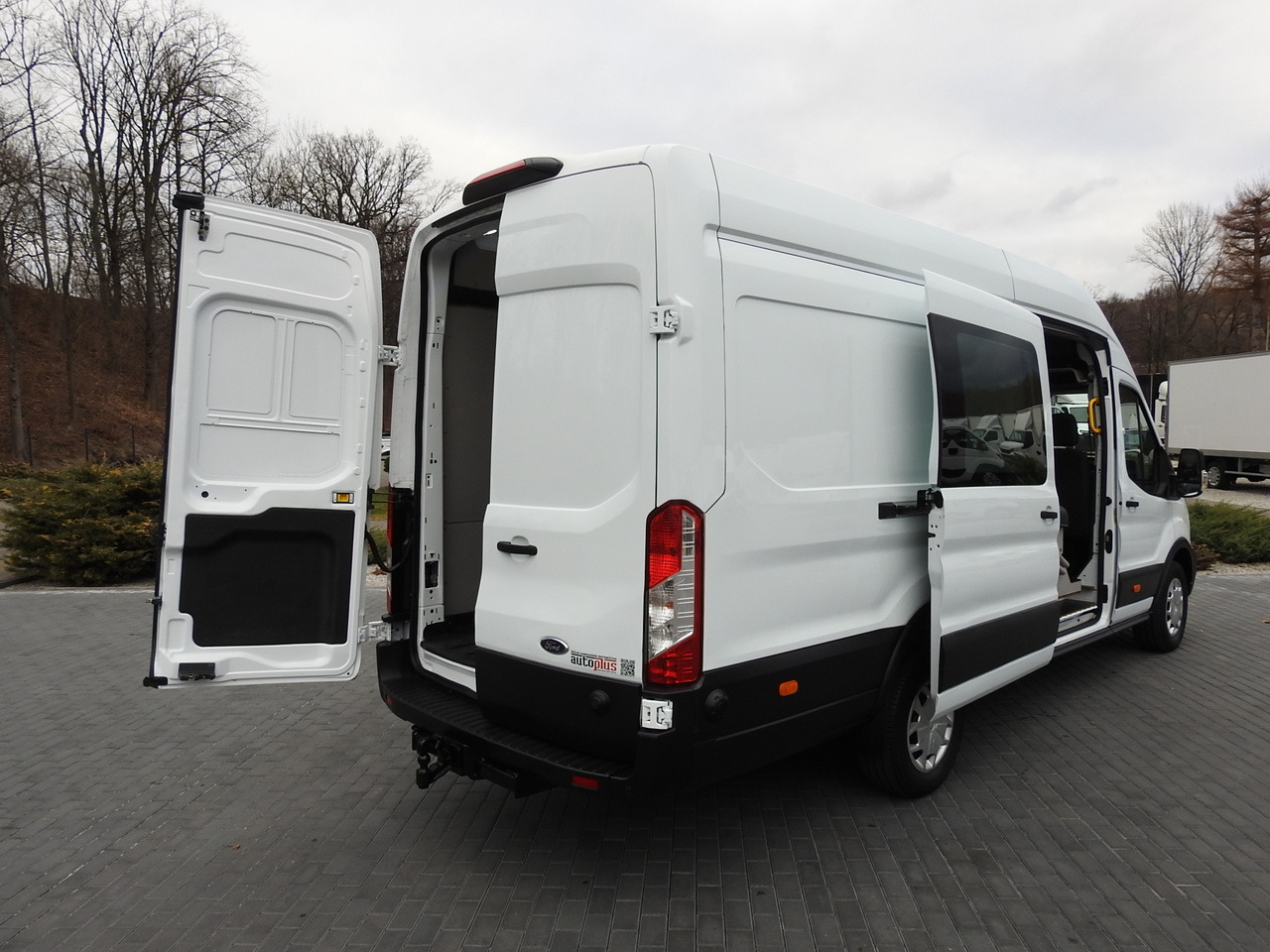 FORD TRANSIT BOX DELIVERY VAN 6 SEATS CRUISE CONTROL AIR CONDITIONING 185HP - 패널 밴 : 사진 3 FORD TRANSIT BOX DELIVERY VAN 6 SEATS CRUISE CONTROL AIR CONDITIONING 185HP - 패널 밴 : 사진 3