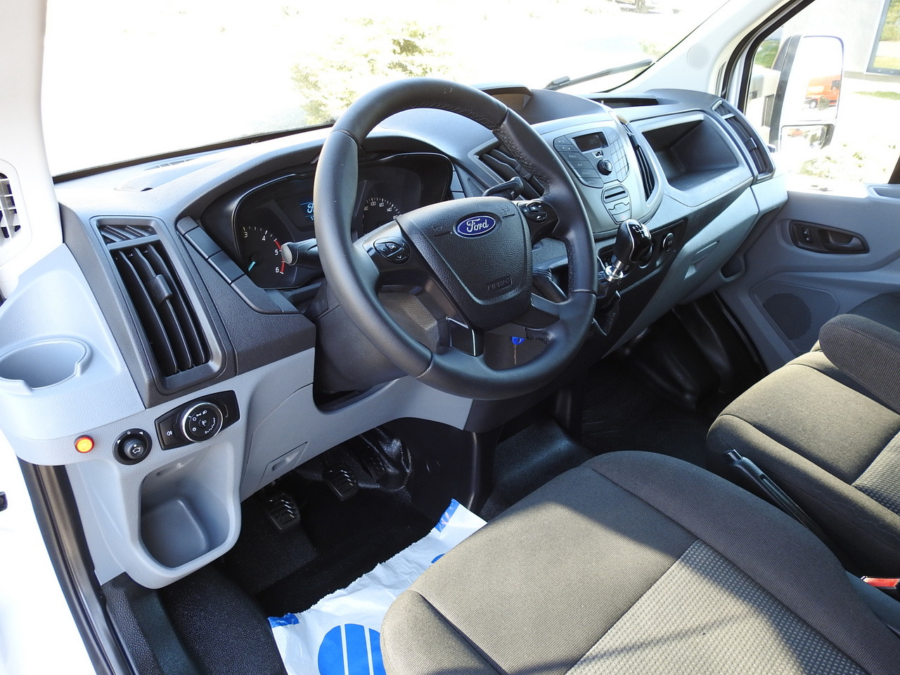 FORD TRANSIT BOX LIFT 8 PALLETS TWIN WHEELS AIR CONDITIONING 130HP - 박스 밴 : 사진 2 FORD TRANSIT BOX LIFT 8 PALLETS TWIN WHEELS AIR CONDITIONING 130HP - 박스 밴 : 사진 2