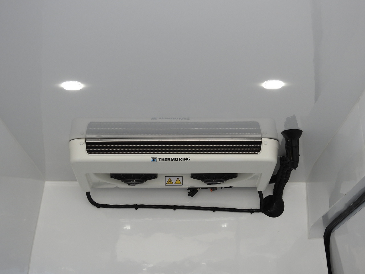 냉동 밴 FORD TRANSIT REFRIGERATOR VAN 0*C HEATING FUNCTION CRUISE CONTROL AIR CONDITIONING LED LIGHTS 130HP : 사진 27 냉동 밴 FORD TRANSIT REFRIGERATOR VAN 0*C HEATING FUNCTION CRUISE CONTROL AIR CONDITIONING LED LIGHTS 130HP : 사진 27