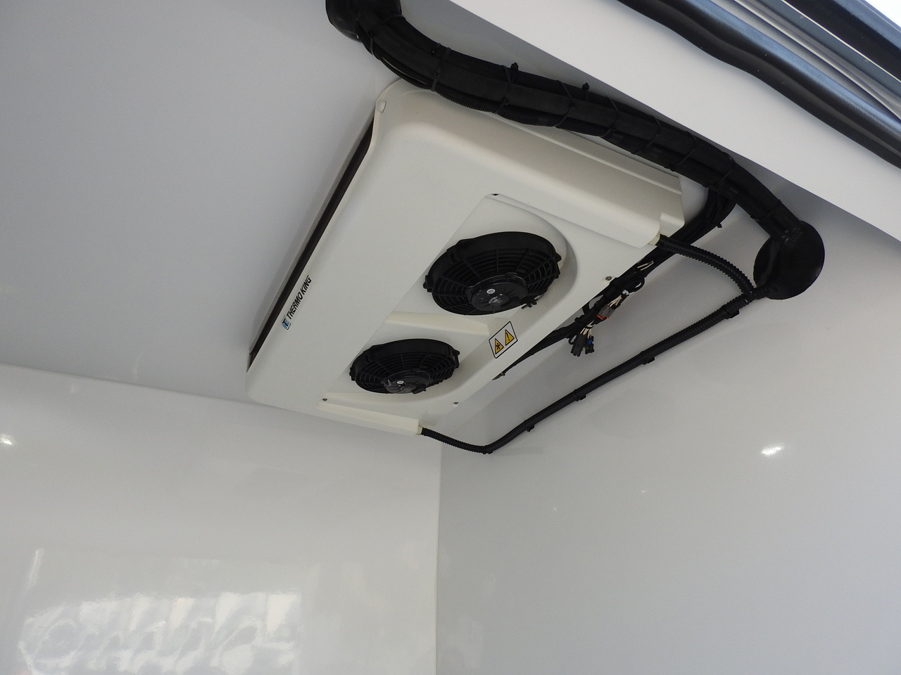 냉동 밴 FORD TRANSIT REFRIGERATOR VAN 0*C HEATING FUNCTION CRUISE CONTROL AIR CONDITIONING LED LIGHTS 130HP : 사진 26 냉동 밴 FORD TRANSIT REFRIGERATOR VAN 0*C HEATING FUNCTION CRUISE CONTROL AIR CONDITIONING LED LIGHTS 130HP : 사진 26