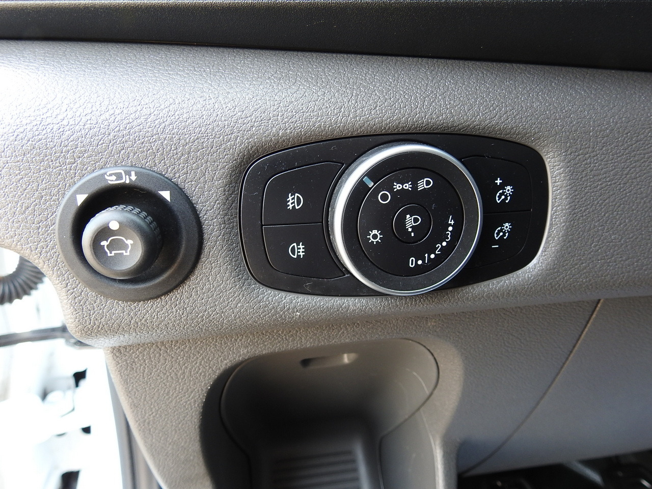 냉동 밴 FORD TRANSIT REFRIGERATOR VAN 0*C HEATING FUNCTION CRUISE CONTROL AIR CONDITIONING LED LIGHTS 130HP : 사진 31 냉동 밴 FORD TRANSIT REFRIGERATOR VAN 0*C HEATING FUNCTION CRUISE CONTROL AIR CONDITIONING LED LIGHTS 130HP : 사진 31