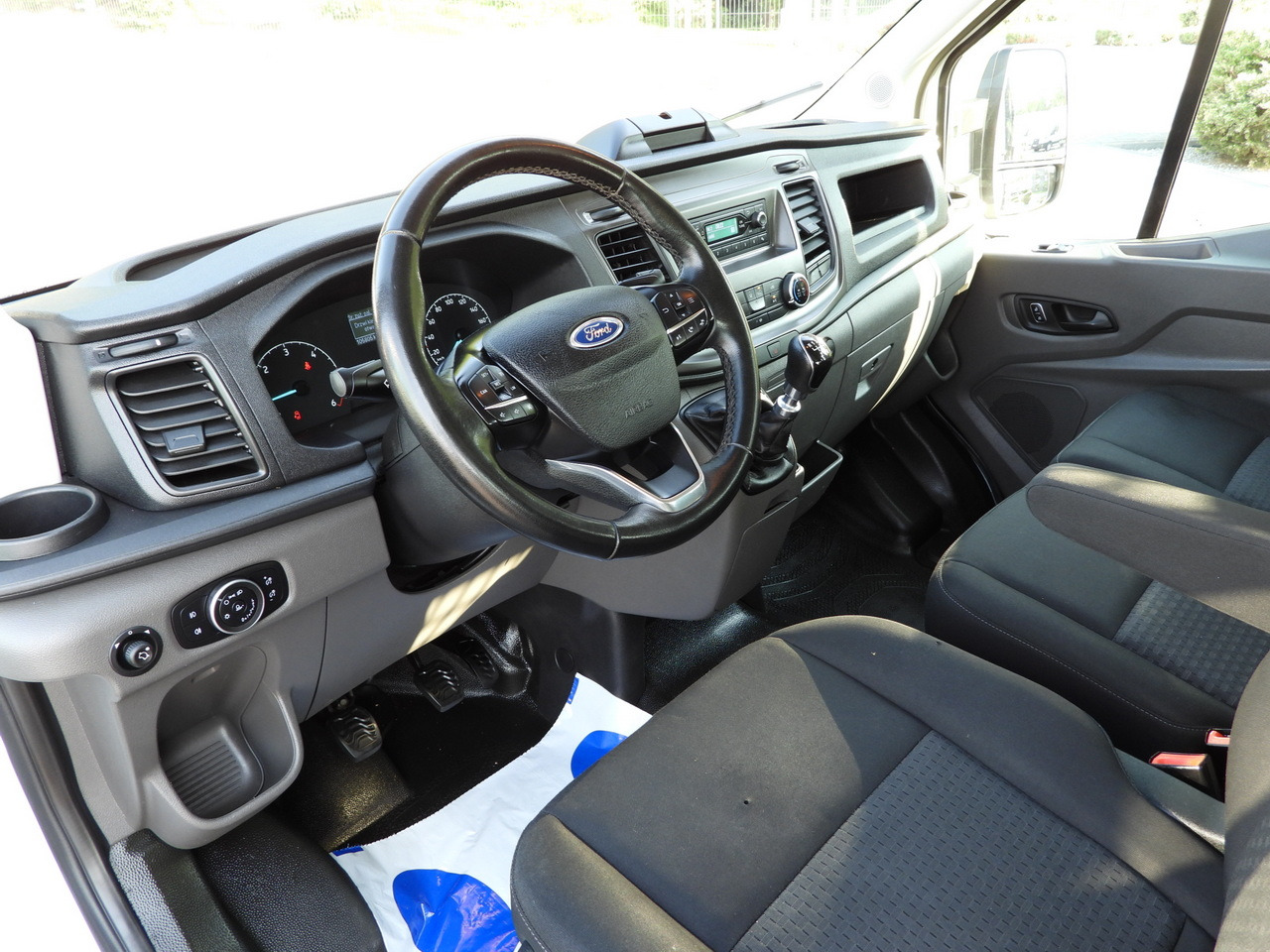 FORD TRANSIT STAKE BODY DOUBLE CABIN DOKA 7 SEATS TWIN WHEELS AIR CONDITIONING 130HP - 플랫베드 밴 : 사진 2 FORD TRANSIT STAKE BODY DOUBLE CABIN DOKA 7 SEATS TWIN WHEELS AIR CONDITIONING 130HP - 플랫베드 밴 : 사진 2
