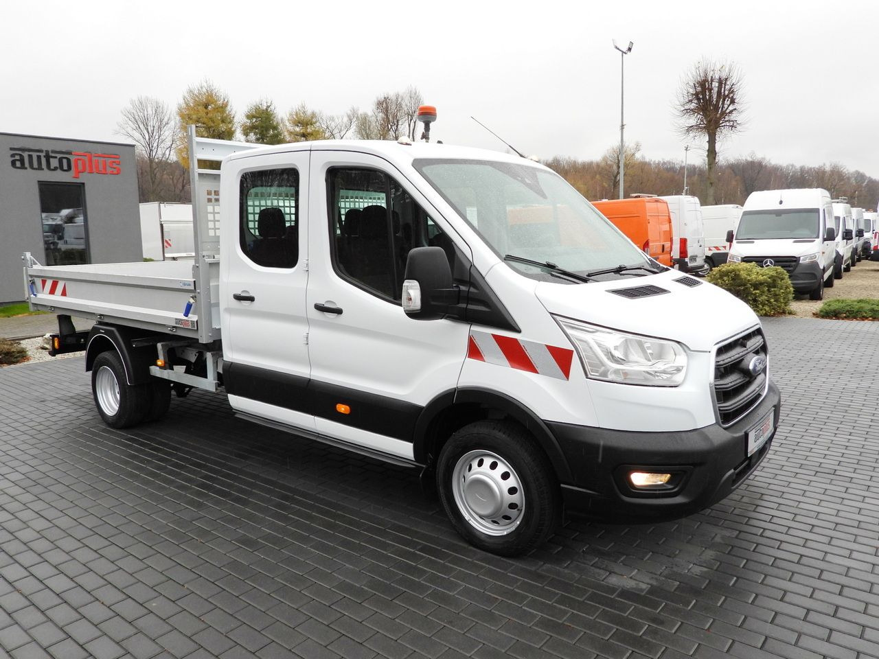 FORD TRANSIT TIPPER DOUBLE CABIN DOKA 6 SEATS CRUISE CONTROL LED LIGHTS TWIN WHEELS AIR CONDITIONING 170HP - 덤프 밴 : 사진 4 FORD TRANSIT TIPPER DOUBLE CABIN DOKA 6 SEATS CRUISE CONTROL LED LIGHTS TWIN WHEELS AIR CONDITIONING 170HP - 덤프 밴 : 사진 4
