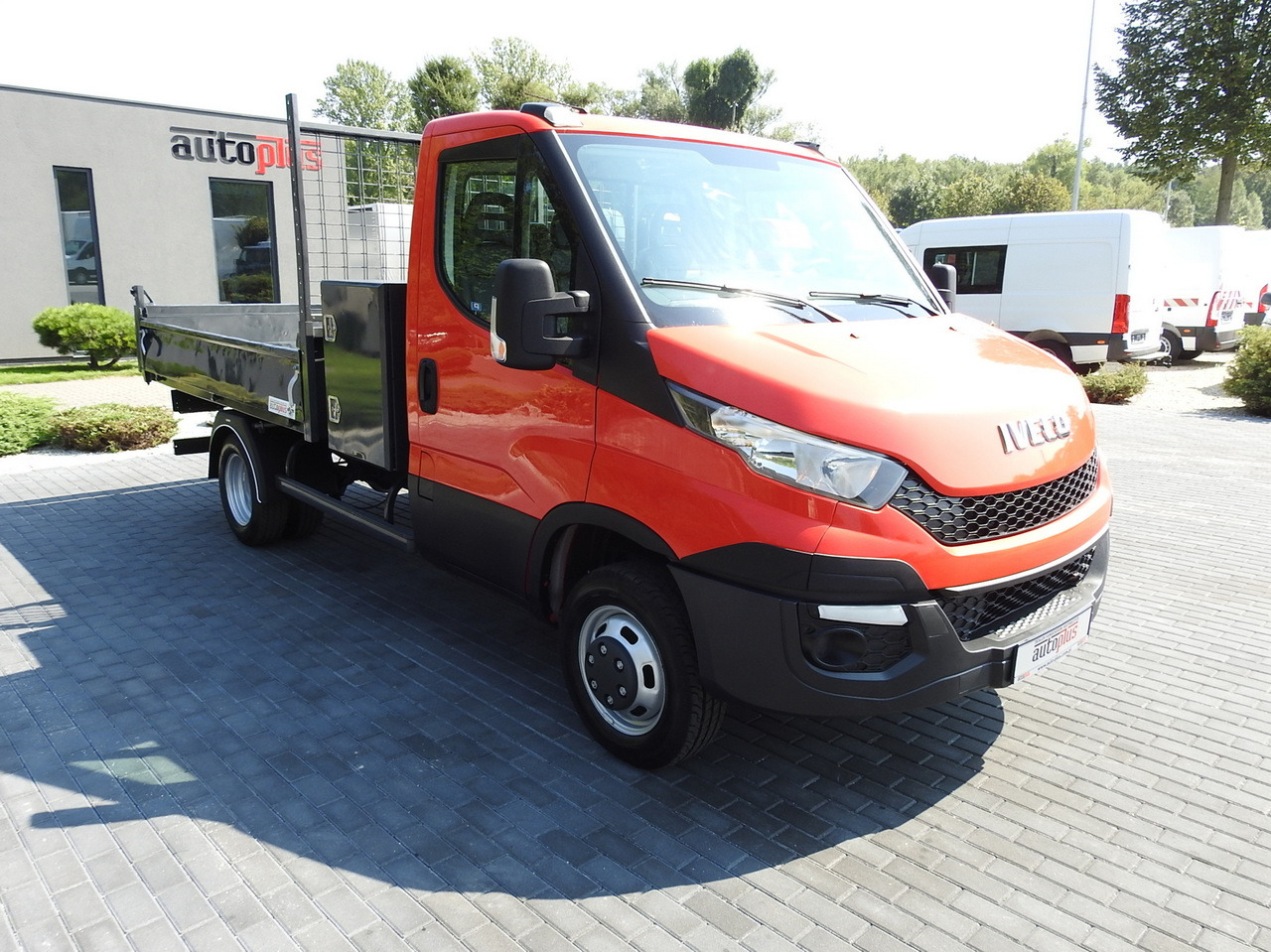 IVECO DAILY 35C13 TIPPER CRUISE CONTROL AIR CONDITIONING TWIN WHEELS 130HP - 덤프 밴 : 사진 4 IVECO DAILY 35C13 TIPPER CRUISE CONTROL AIR CONDITIONING TWIN WHEELS 130HP - 덤프 밴 : 사진 4