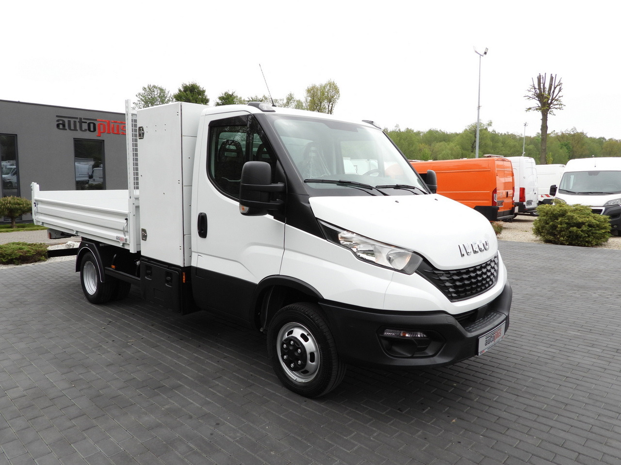 IVECO DAILY 35C14 TIPPER CRUISE CONTROL TWIN WHEELS 140HP - 덤프 밴 : 사진 4 IVECO DAILY 35C14 TIPPER CRUISE CONTROL TWIN WHEELS 140HP - 덤프 밴 : 사진 4