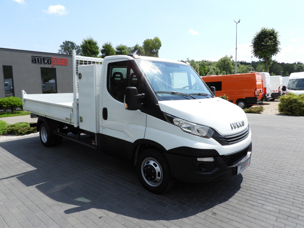 IVECO DAILY 35C15 TIPPER CRUISE CONTROL TWIN WHEELS AIR CONDITIONING 150HP - 덤프 밴 : 사진 4 IVECO DAILY 35C15 TIPPER CRUISE CONTROL TWIN WHEELS AIR CONDITIONING 150HP - 덤프 밴 : 사진 4