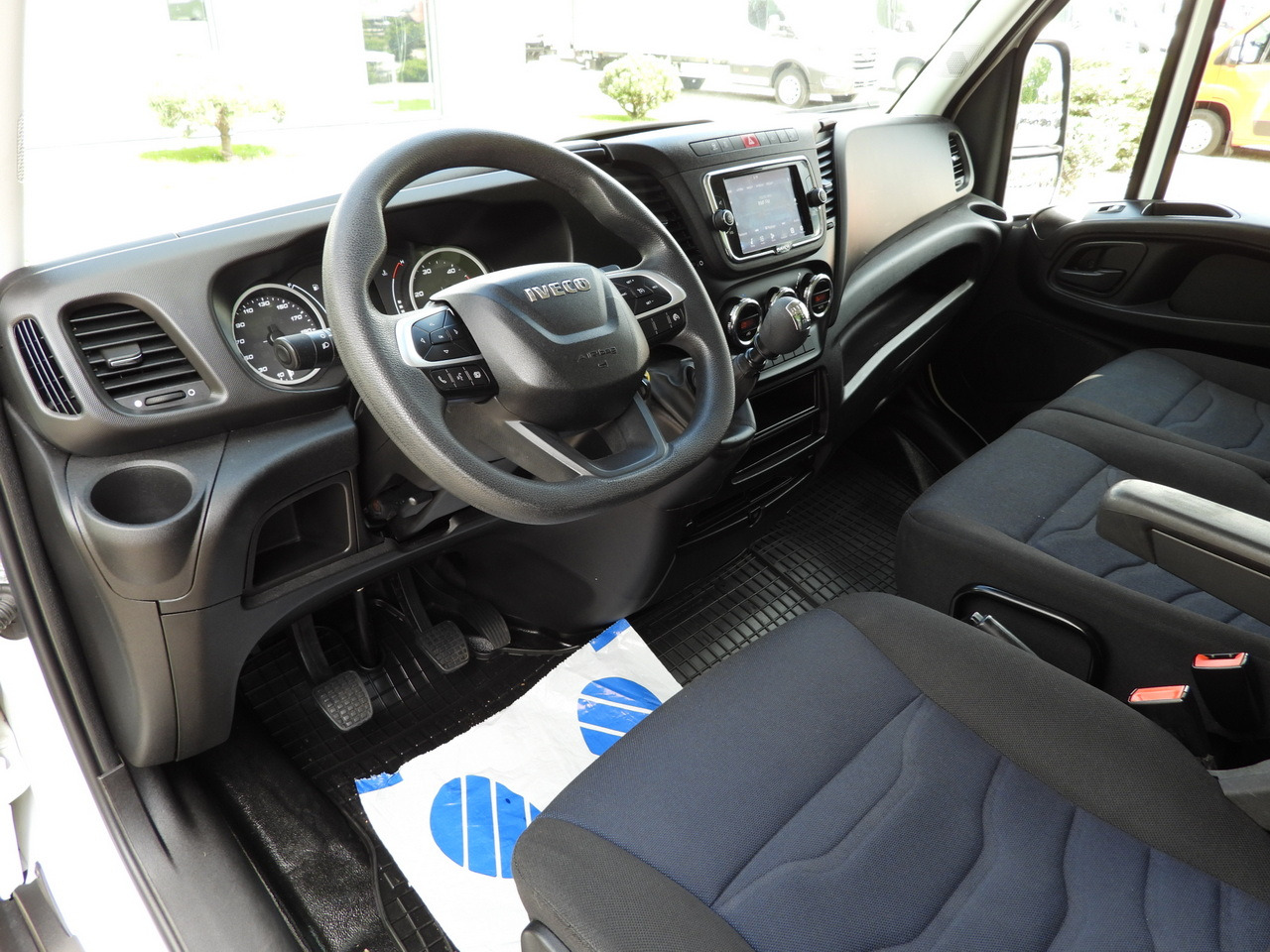 IVECO DAILY 35C16 BOX LIFT 8 PALLETS CRUISE CONTROL TWIN WHEELS AIR CONDITIONING 160HP - 박스 밴 : 사진 2 IVECO DAILY 35C16 BOX LIFT 8 PALLETS CRUISE CONTROL TWIN WHEELS AIR CONDITIONING 160HP - 박스 밴 : 사진 2