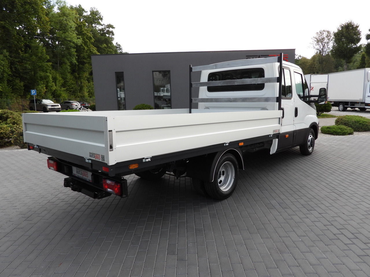 IVECO DAILY 35C17 STAKE BODY DOUBLE CABIN DOKA 7 SEATS CRUISE CONTROL TWIN WHEELS AIR CONDITIONING 170HP - 콤비 밴 : 사진 3 IVECO DAILY 35C17 STAKE BODY DOUBLE CABIN DOKA 7 SEATS CRUISE CONTROL TWIN WHEELS AIR CONDITIONING 170HP - 콤비 밴 : 사진 3