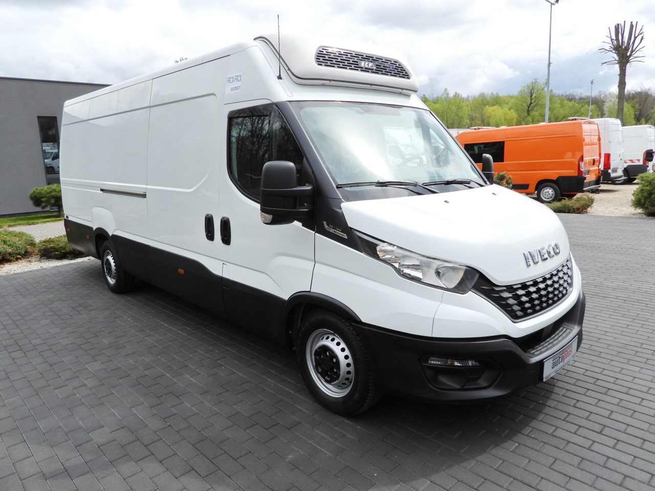 IVECO DAILY 35S14 REFRIGERATOR VAN 0*C POWER SUPPLY 230V CRUISE CONTROL AUTOMATIC TRANSMISSION HI-MATIC AIR CONDITIONING 140HP - 냉동 밴 : 사진 4 IVECO DAILY 35S14 REFRIGERATOR VAN 0*C POWER SUPPLY 230V CRUISE CONTROL AUTOMATIC TRANSMISSION HI-MATIC AIR CONDITIONING 140HP - 냉동 밴 : 사진 4