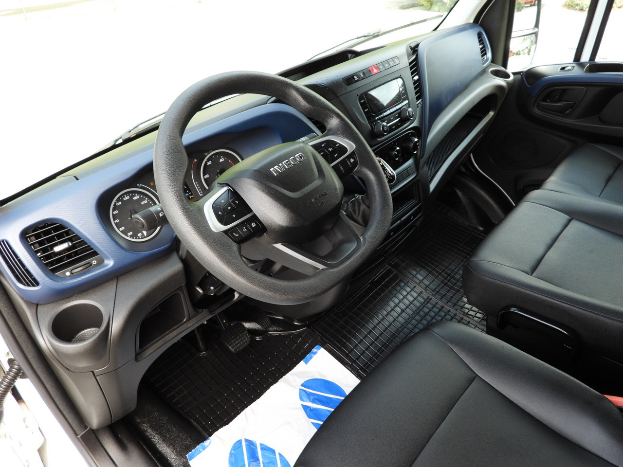 IVECO DAILY 35S14 REFRIGERATOR VAN -10*C POWER SUPPLY 230V CRUISE CONTROL AUTOMATIC TRANSMISSION HI-MATIC AIR CONDITIONING 140HP - 냉동 밴 : 사진 2 IVECO DAILY 35S14 REFRIGERATOR VAN -10*C POWER SUPPLY 230V CRUISE CONTROL AUTOMATIC TRANSMISSION HI-MATIC AIR CONDITIONING 140HP - 냉동 밴 : 사진 2