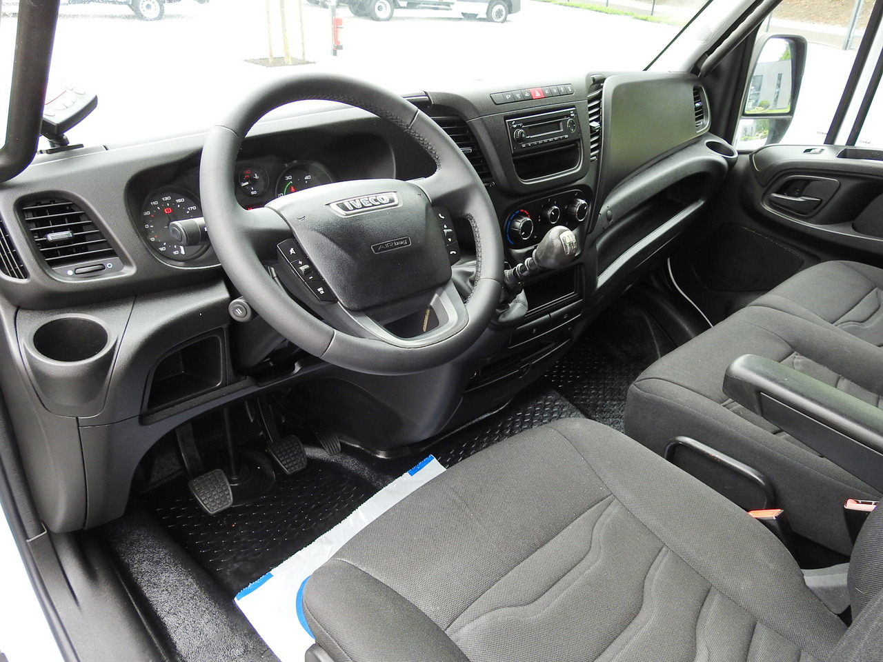 IVECO DAILY 35S15 REGRIGERATOR BOX -12*C 8 PALLETS CRUISE CONTROL TWIN WHEELS AIR CONDITIONING 150HP - 냉동 밴 : 사진 2 IVECO DAILY 35S15 REGRIGERATOR BOX -12*C 8 PALLETS CRUISE CONTROL TWIN WHEELS AIR CONDITIONING 150HP - 냉동 밴 : 사진 2