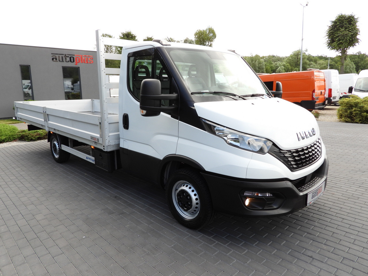 IVECO DAILY 35S16 STAKE BODY 10 PALLETS CRUISE CONTROL AIR CONDITIONING 160HP - 플랫베드 밴 : 사진 4 IVECO DAILY 35S16 STAKE BODY 10 PALLETS CRUISE CONTROL AIR CONDITIONING 160HP - 플랫베드 밴 : 사진 4