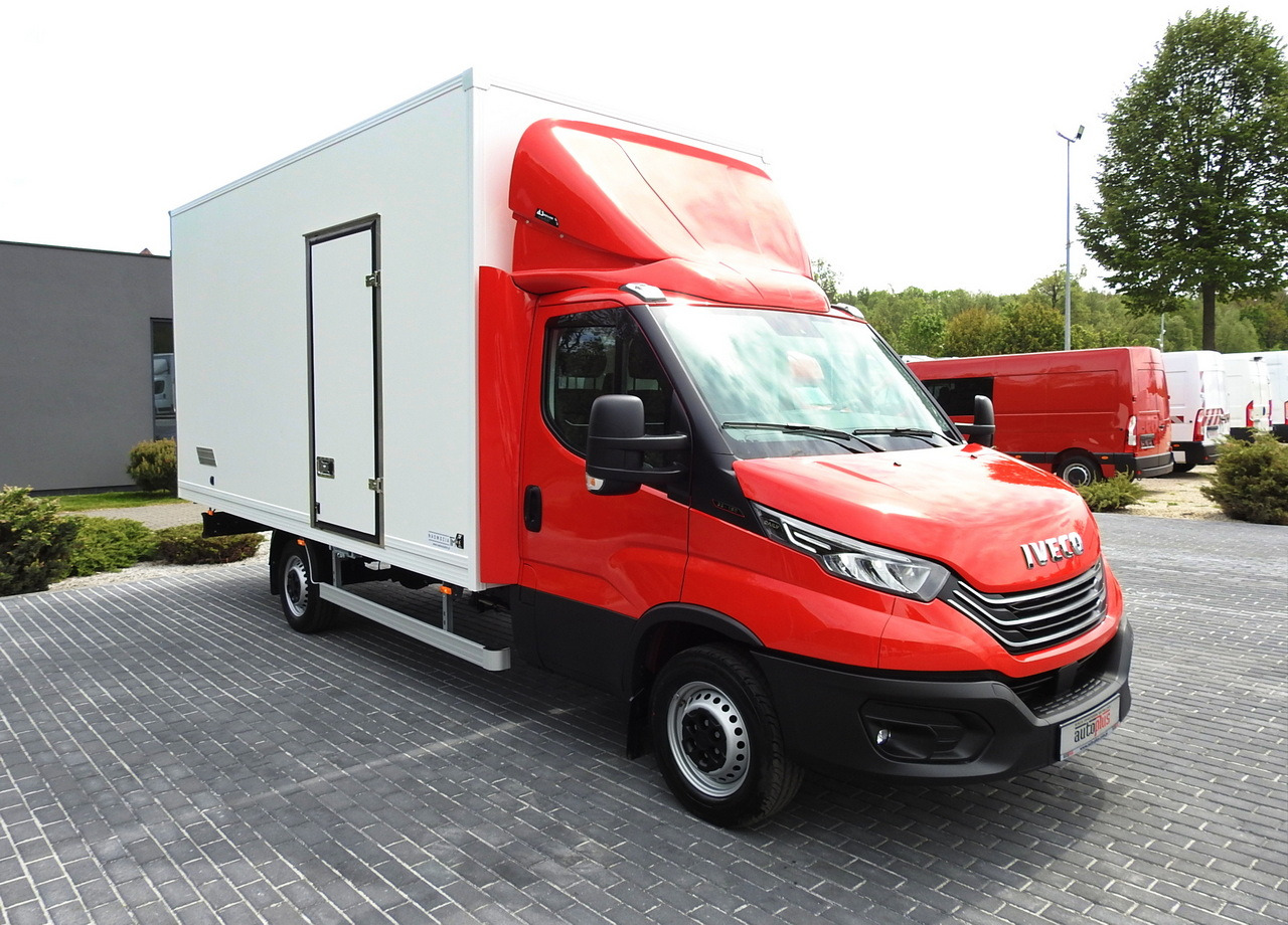 IVECO DAILY 35S18 NEW BOX 10 PALLETS CRUISE CONTROL NAVIGATION AIR CONDITIONING LED LIGHTS GUARANTEE 180HP - 박스 밴 : 사진 4 IVECO DAILY 35S18 NEW BOX 10 PALLETS CRUISE CONTROL NAVIGATION AIR CONDITIONING LED LIGHTS GUARANTEE 180HP - 박스 밴 : 사진 4