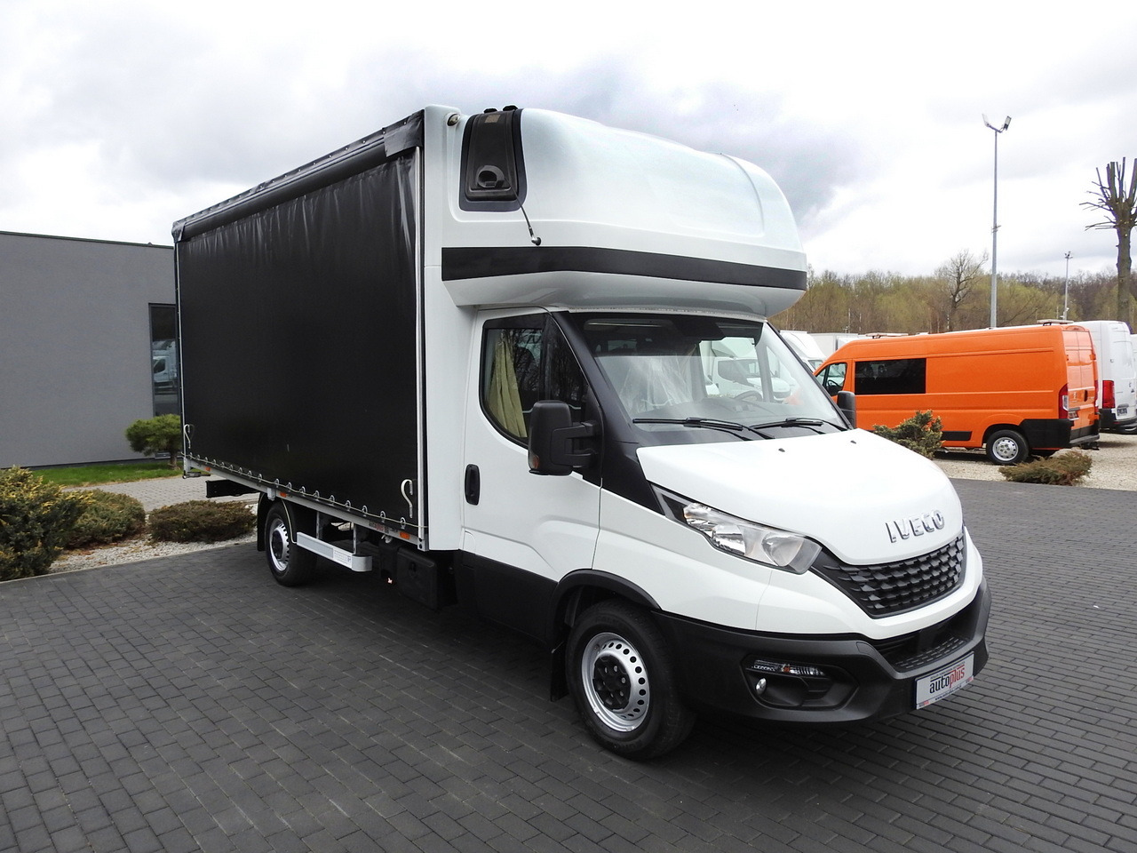 IVECO DAILY 35S18 TARPAULIN 10 PALLETS WEBASTO CRUISE CONTROL AIR CONDITIONING 180HP - 커튼 사이드 밴 : 사진 4 IVECO DAILY 35S18 TARPAULIN 10 PALLETS WEBASTO CRUISE CONTROL AIR CONDITIONING 180HP - 커튼 사이드 밴 : 사진 4