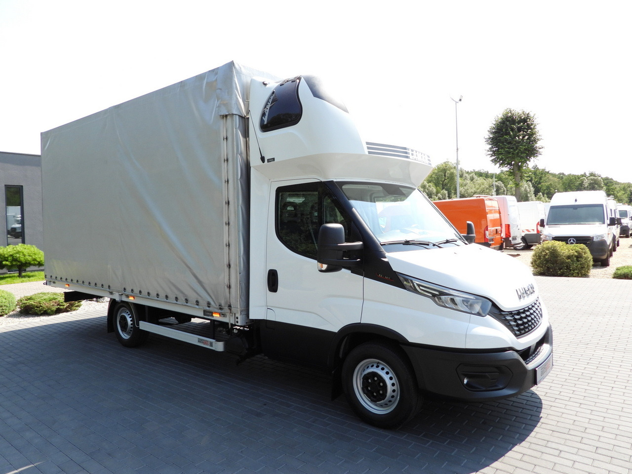 IVECO DAILY 35S18 TARPAULIN 10 PALLETS WEBASTO CRUISE CONTROL LED LIGHTS PNEUMATICS AIR CONDITIONING 180HP - 커튼 사이드 밴 : 사진 4 IVECO DAILY 35S18 TARPAULIN 10 PALLETS WEBASTO CRUISE CONTROL LED LIGHTS PNEUMATICS AIR CONDITIONING 180HP - 커튼 사이드 밴 : 사진 4