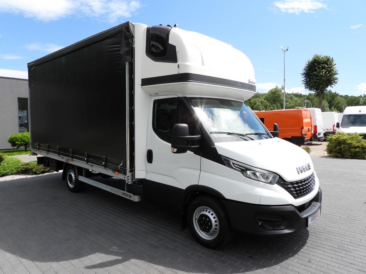 IVECO DAILY 35S18 TARPAULIN 10 PALLETS WEBASTO CRUISE CONTROL LED LIGHTS PNEUMATICS AIR CONDITIONING 180HP - 커튼 사이드 밴 : 사진 4 IVECO DAILY 35S18 TARPAULIN 10 PALLETS WEBASTO CRUISE CONTROL LED LIGHTS PNEUMATICS AIR CONDITIONING 180HP - 커튼 사이드 밴 : 사진 4