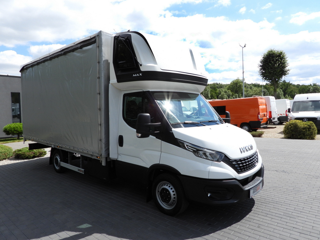 IVECO DAILY 35S18 TARPAULIN 10 PALLETS WEBASTO CRUISE CONTROL NAVIGATION LED LIGHTS AIR CONDITIONING 180HP - 커튼 사이드 밴 : 사진 4 IVECO DAILY 35S18 TARPAULIN 10 PALLETS WEBASTO CRUISE CONTROL NAVIGATION LED LIGHTS AIR CONDITIONING 180HP - 커튼 사이드 밴 : 사진 4